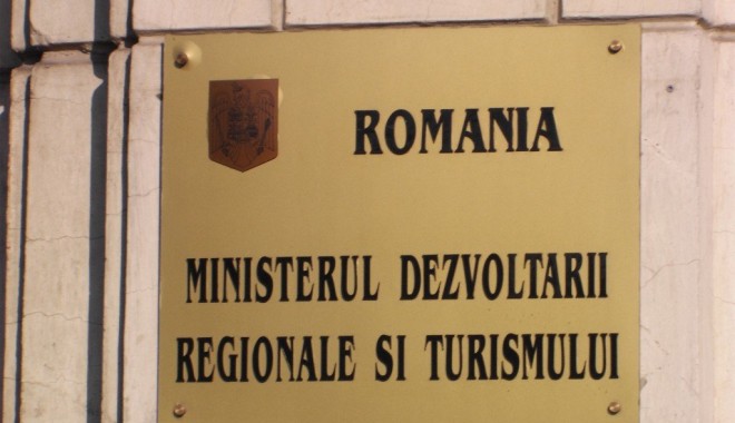 Prioritate MDRT: construirea de locuințe pentru persoanele evacuate din clădiri retrocedate - minister-1336394621.jpg