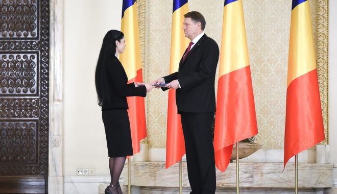 Ceremonie la Cotroceni. Cei trei noi miniștri, jurământ de învestitură - ministri-1560181530.jpg