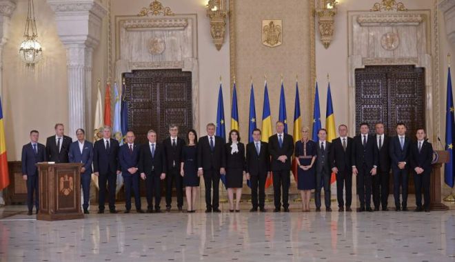Noii miniștri își preiau mandatele. Iohannis, prezent la ceremonie - ministri-1572940170.jpg
