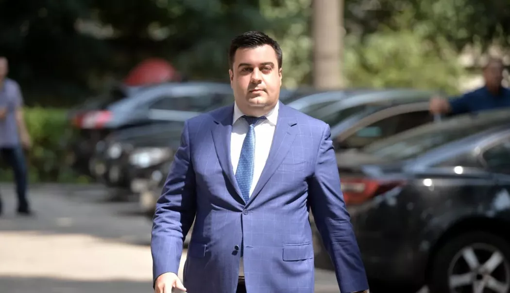Descinderi la fostul ministru al Transporturilor. Ar fi încercat să îl mituiască pe șeful RAR - ministru-1765867528.webp