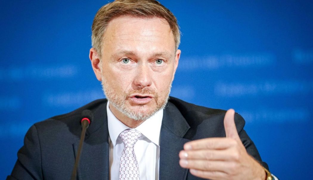 Ministrul german de finanţe, critici dure la adresa preşedintei Comisiei Europene - ministrul-1713108393.jpg