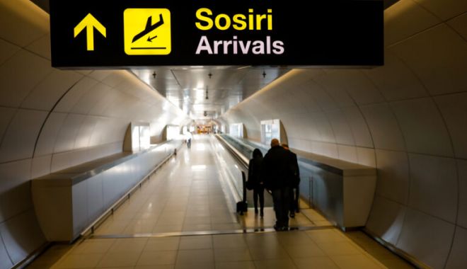 Minorii care au împlinit 16 ani ar putea călători în străinătate neînsoţiţi, cu acordul părinţilor