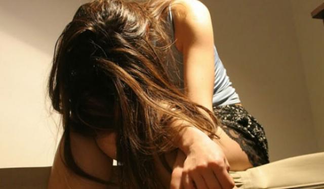 ȘOCANT! Un bărbat ȘI-A VIOLAT FIICA MINORĂ și a obligat-o să se PROSTITUEZE - minora-1537175124.jpg
