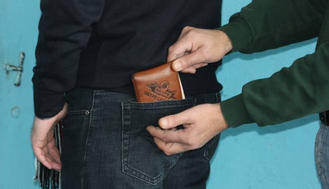 Minoră cercetată de polițiști, după ce a furat un portofel - minoracercetata-1426098908.jpg