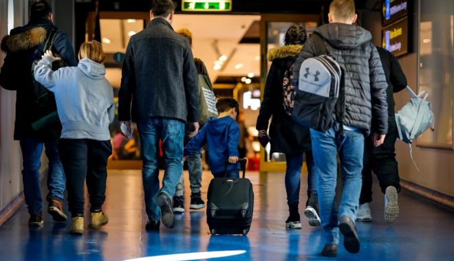 Cum vor călători minorii cu avionul după ce România intră în Air Schengen