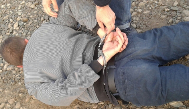 Minor reținut după ce a tâlhărit o femeie în stația de autobuz - minorretinut-1499875467.jpg