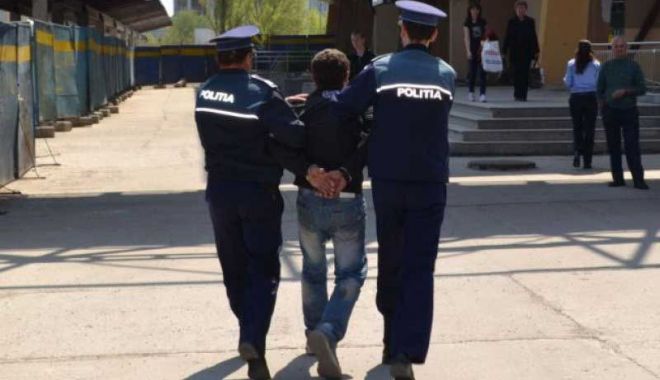 Caz incredibil! Un minor a șantajat șapte persoane și le-a forțat să îi trimită materiale pornografice - minorretinutarestatpolitisti-1661594625.jpg
