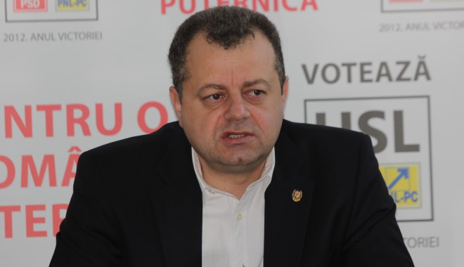 Mircea Banias și-a prezentat raportul de activitate pe cei patru ani în Senatul României - mirceabanias12-1352037200.jpg
