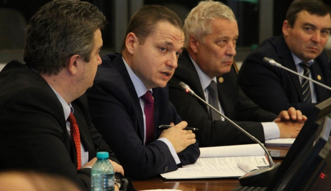 Ministrul Turismului vrea alte broșuri de promovare a României - mirceatitusdobref09z1b7lmr-1499691841.jpg