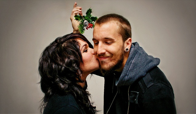 Superstiții și obiceiuri de ANUL NOU: Ce să faci și ce să nu faci pentru un 2014 perfect - mistletoe-1388483763.jpg