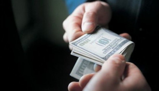 Afaceristul care a primit mită pentru a interveni pe lângă Nicușor Constantinescu și-a recunoscut vina! - mita-1337256854.jpg