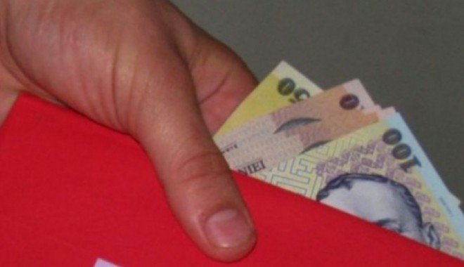 Agent șef de la Penitenciarul Poarta Albă, reținut pentru luare de mită - mita-1339242134.jpg