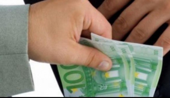 Șpagă pentru un loc de deputat PP-DD. Află cine a fost reținut! - mita65230000-1351693536.jpg