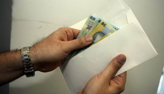 Constănțean prins în flagrant luând mită. Promitea vize pentru cetățeni libanezi - mitaprof-1471003541.jpg