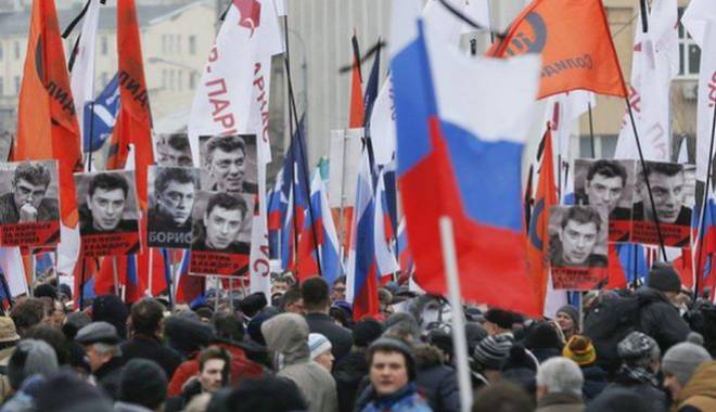 70.000 de ruși s-au adunat în centrul Moscovei la mitingul în memoria lui Nemțov - miting-1425224088.jpg