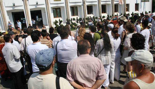 Mitinguri și grevă în administrația publică locală și centrală - mitingartistioperasediucjc40-1440601466.jpg