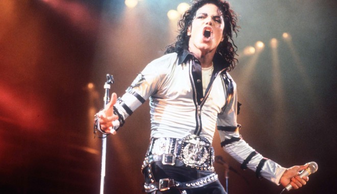 Versurile lui Michael Jackson au fost scoase la licitație - mj-1326229592.jpg