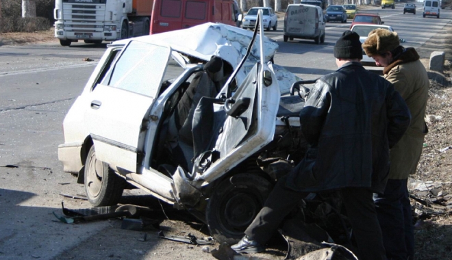 ALOOO, POLIȚIAAAA....!!! MOARTEA BÂNTUIE PE ȘOSELE! Epileptici cu permis de conducere - moartea2-1459876642.jpg