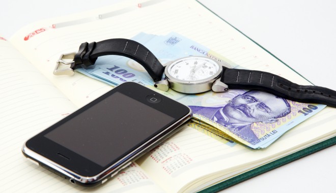 Special pentru navigatori: O companie de telefonie a lansat abonamentul cu plata anuală - mobil-1368007442.jpg