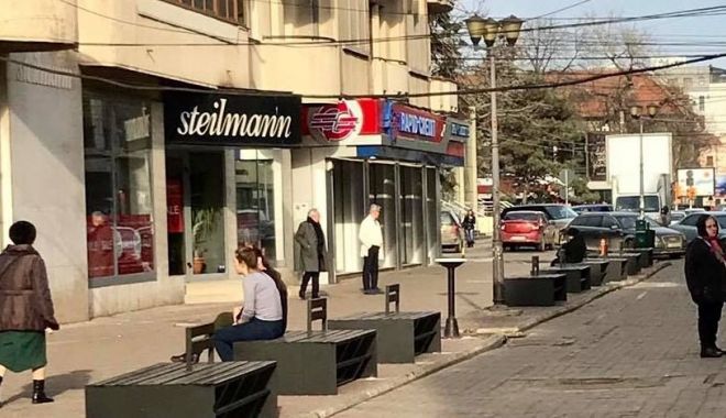 Mobilier urban nou, pe strada Ștefan cel Mare - mobilierstradastefancelmare-1549045544.jpg