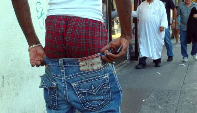 Moda pantalonilor lăsați, interzisă prin lege. Află mai mult! - moda-1366043963.jpg