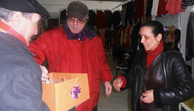 Moinescu a felicitat femeile din Medgidia - moinescu-1330682635.jpg