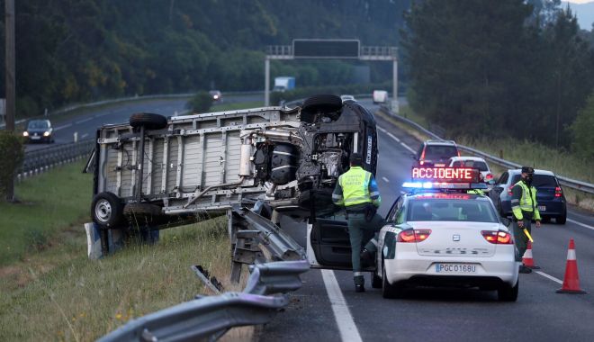 Mai mulţi români au intervenit într-un accident pe o şosea din Spania - momente-1627986126.jpg
