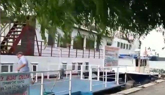 VIDEO / PANICĂ la Sulina. O ambarcațiune plină cu pasageri s-a izibit de mai multe bărci și pontoane - momentedepanicalasulinaoambarcat-1531835259.jpg