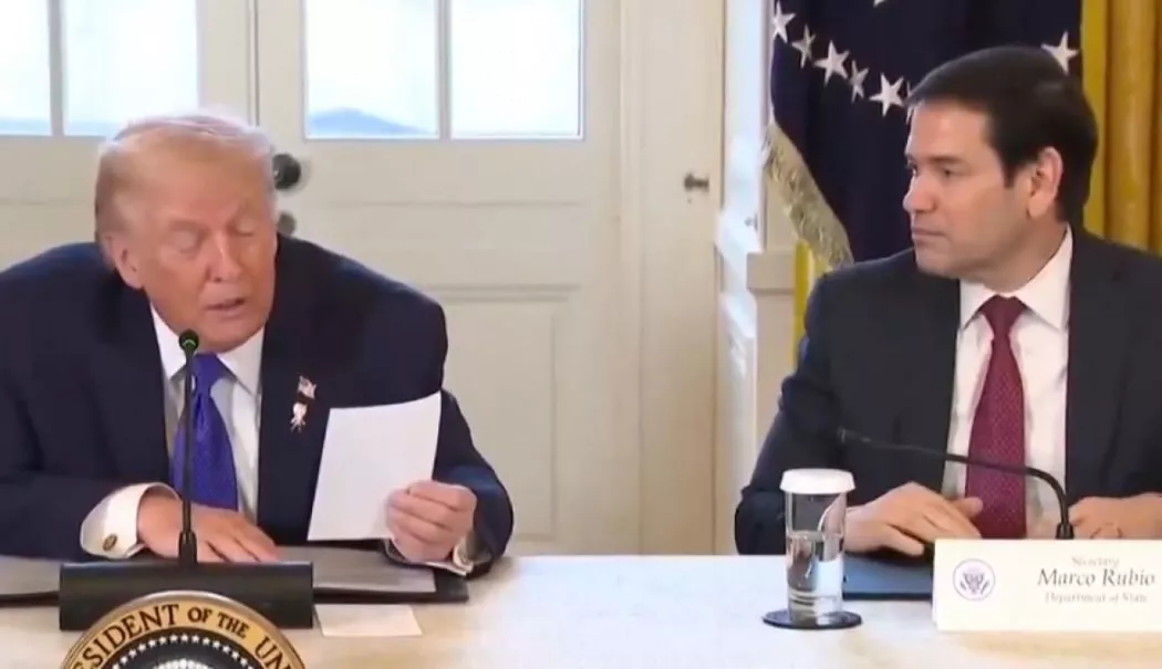 Moment stânjenitor la Casa Albă. Trump a citit cu voce tare un mesaj confidențial primit de la Rubio - momentstanjenitorlacasaalbatrump-1768050402.webp