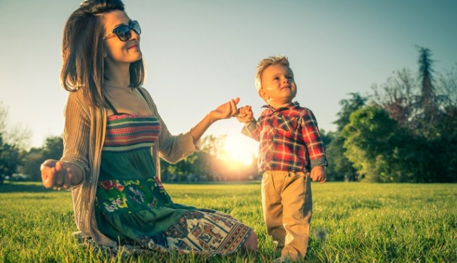 Vești bune pentu mămicile care vor să lucreze part time - momwithsoninsun-1474354135.jpg