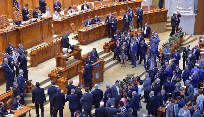 Moneda națională este grav afectată de criza politică. Poporul și țara sunt în suferință - monedanationalaegravafectatadecr-1582320424.jpg