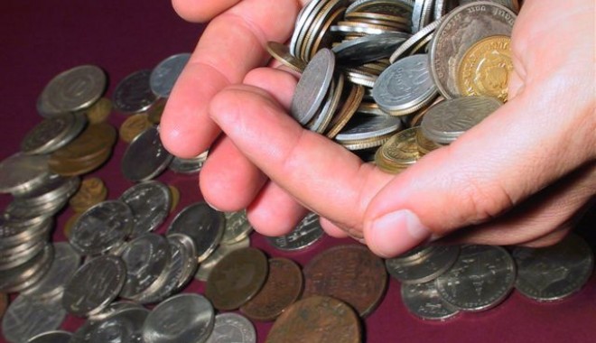Cât costă să te însori? - money-1353364743.jpg