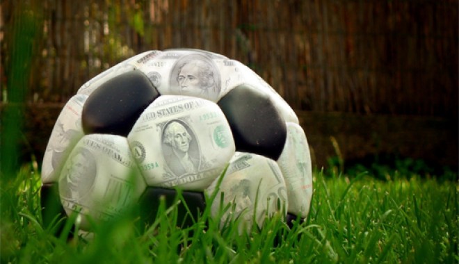 Fotbal, Liga a II-a / Șpagă la Callatis - FC Farul? Bani în plus pentru arbitri! - moneysoccer209012-1321967833.jpg
