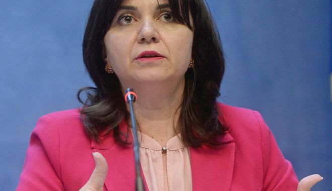 Monica Anisie: Elevii pot opta pentru învățământul online - monicaanisie-1598001046.jpg