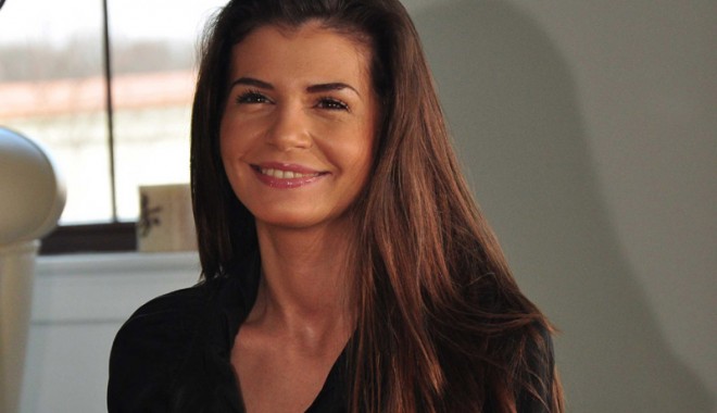 Monica Gabor s-a întors în România cu Mr Pink - monicagabor-1335883157.jpg