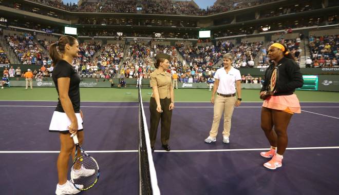 Monica Niculescu, învinsă de Serena Williams la Miami - monicaniculescuiserenawilliams-1427614083.jpg
