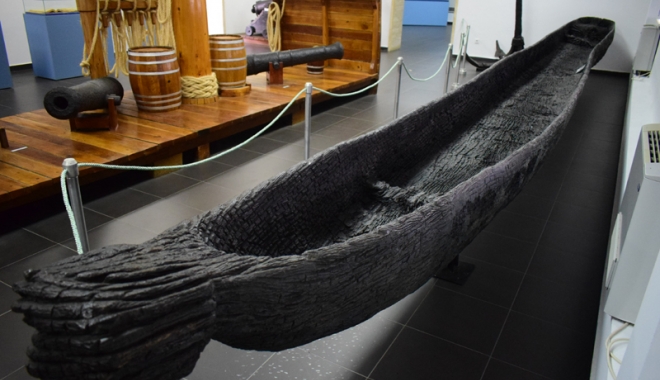 Piese vechi și rare la Constanța. Monoxilă lungă de 30 metri la Muzeul Marinei - monoxilamuzeulmarinei5-1500394781.jpg