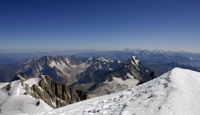 Decizie radicală. Vârful Mont Blanc nu va mai fi escaladat în perioada următoare - montblanc2-1531658551.jpg