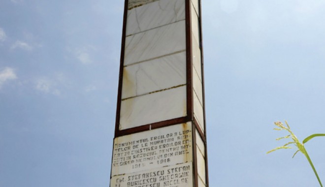 Ceremonial militar și religios la Topraisar - monumentuleroilorromini-1318602698.jpg