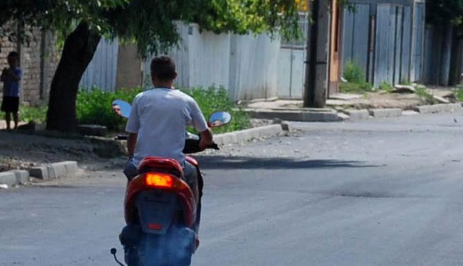 Permisul de conducere pentru mopede, obligatoriu de anul viitor - moped-1335265324.jpg