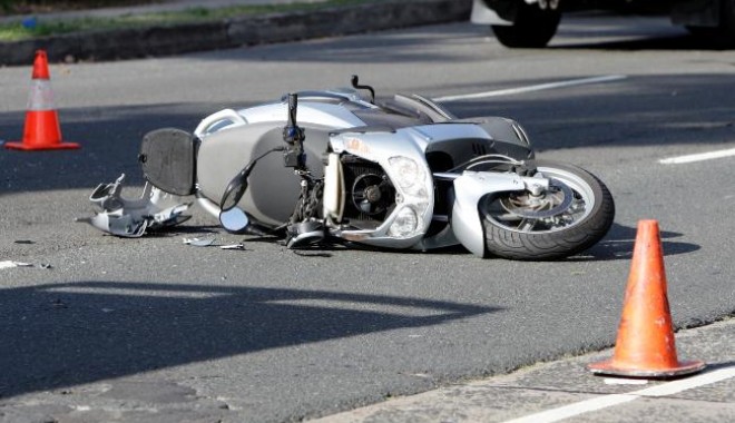 Un mopedist băut a lovit un BMW - moped-1346365873.jpg