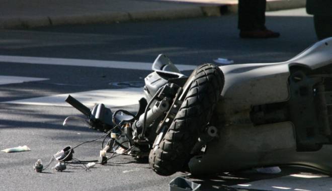 A lovit un mopedist și a fugit de la locul accidentului - moped-1440582127.jpg