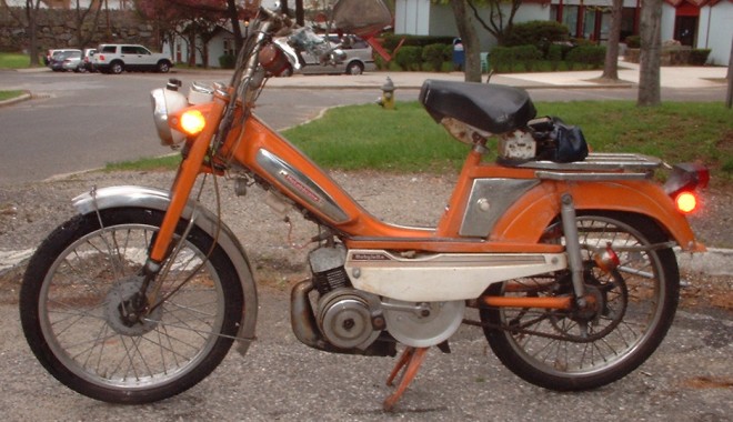 Anchetați pentru furtul unui moped - moped1-1336472122.jpg