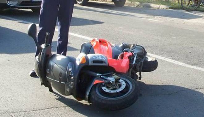 Mopedist fără permis, rănit în urma unui accident cu o mașină - mopedist-1459193079.jpg