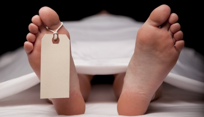 Tânăr declarat mort, după ce a băut prea multă vodcă, s-a trezit la morgă și a revenit la bar, pentru a mai bea - morgapicioare-1481199909.jpg