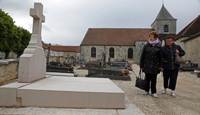 Mormântul generalului  Charles de Gaulle, vandalizat - mormant-1495974749.jpg