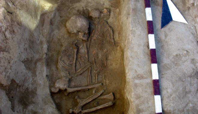 Morminte din preistorie, descoperite la Mireasa - mormintedinpreistorie-1347815587.jpg