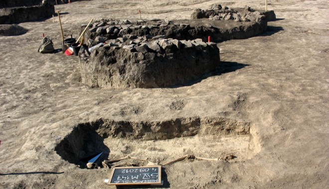 Morminte din preistorie, descoperite la Mireasa - mormintedinpreistorie6-1347815574.jpg