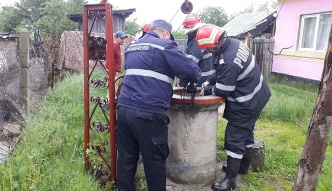 TRAGEDIE! BĂRBAT MORT DUPĂ CE A CĂZUT ÎN FÂNTÂNA DIN CURTE - mort-1500276570.jpg