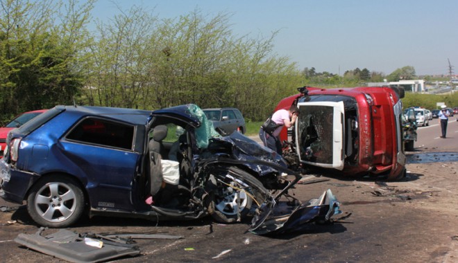 A murit tânărul care a provocat accidentul teribil de pe 1 mai - mortaccident3iunie-1370274508.jpg